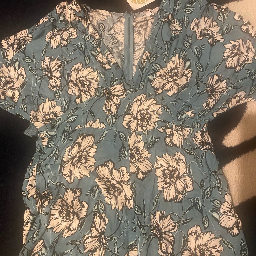 BB Dakota floral romper size large